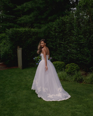 
                  
                    Load image into Gallery viewer, OLIVIA GOWN BLANC
                  
                